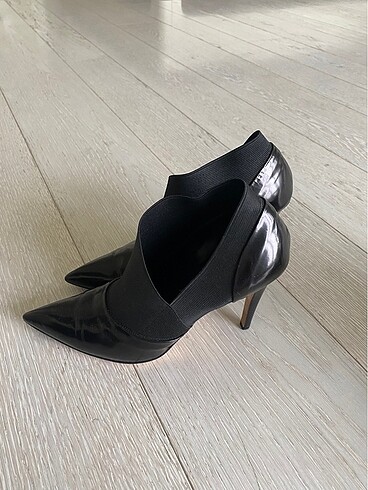 Donna Karan Stiletto