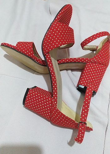 Kırmızı Puantiyeli Tokalı Blok Topuklu Ayakkabı - Görsel 3