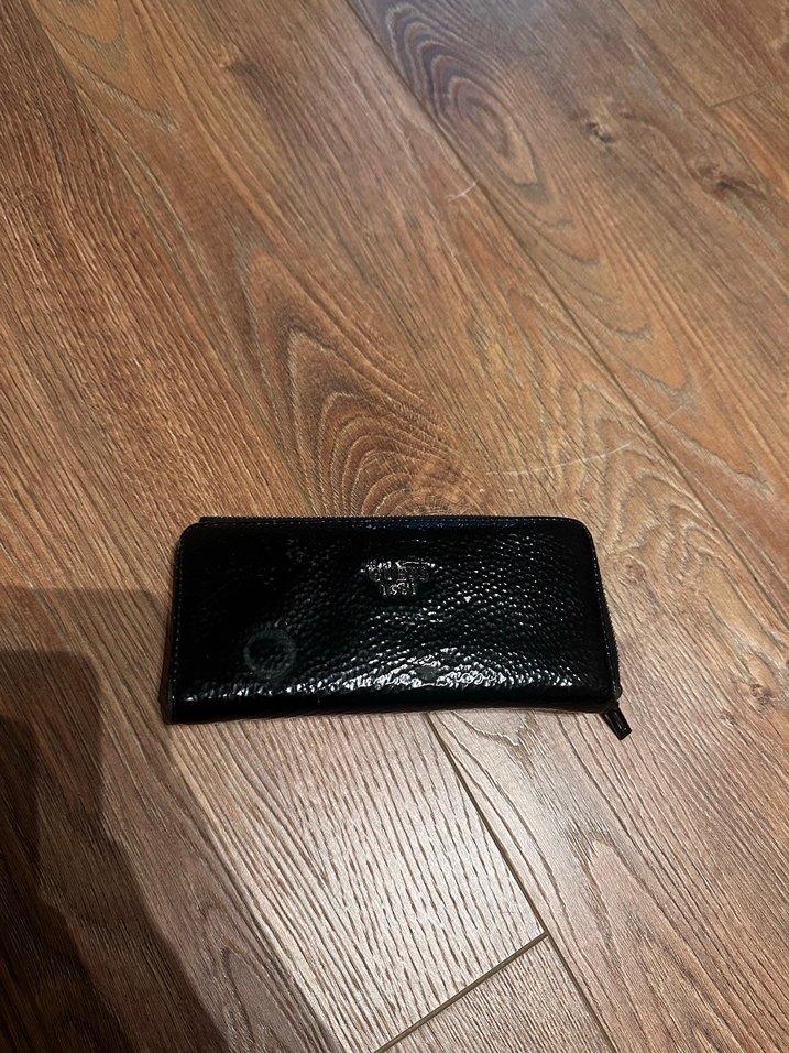 Guess Parlak Siyah Yılan Desenli Deri Kadın Cüzdan - Görsel 3