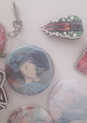 Diğer Anime rozet charm karisik