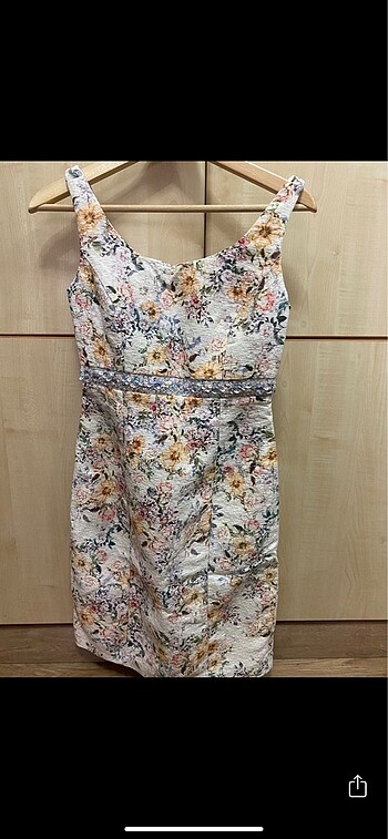 Zara Çiçekli, Beli Taşlı Elbise