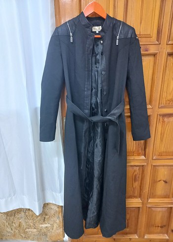 Kadın Siyah Uzun Kuşaklı Gotik Kaban