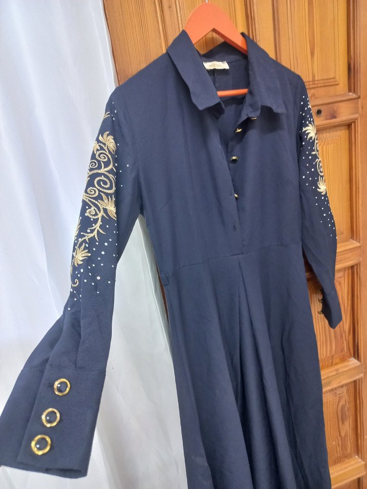 Nakış Detaylı Lacivert Uzun Elbise - Görsel 2