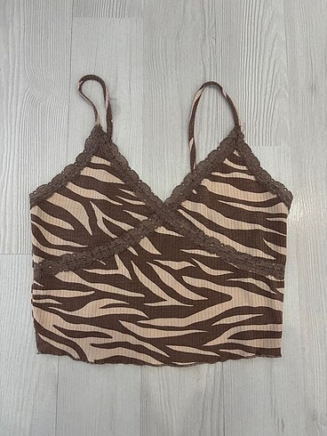 Bershka zebra desenli askılı üst