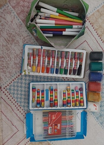  Resim çantası ve boyama kalemleri 