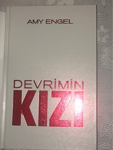  Beden Renk kurucunun kızı devrimin kızı