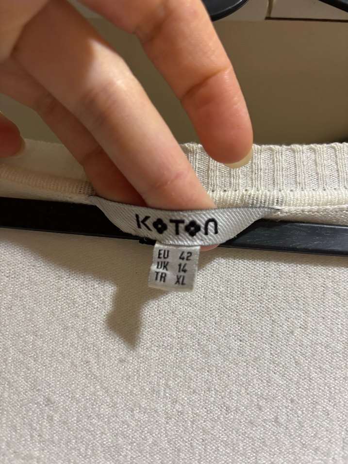 Düğmeli Beyaz Kadın Hırka - Görsel 2