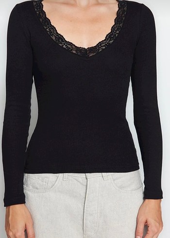 Dantel Detaylı Siyah V Yaka Uzun Kollu Bluz - Görsel 6