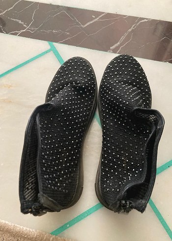 Siyah Payetli Dolgu Topuklu Kadın Sandalet
