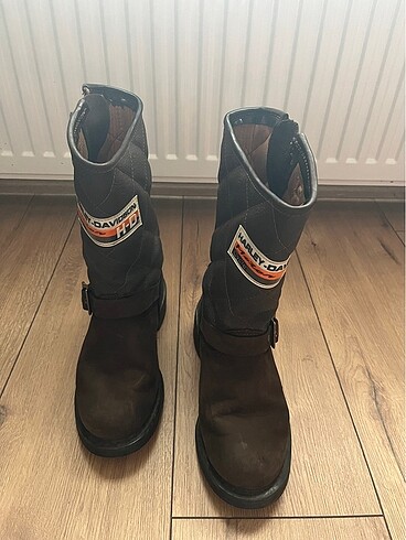 Harley Davidson kahverengi kadın bot