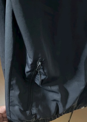 Jordan Siyah Kapüşonlu Erkek Yağmurluk - Görsel 4