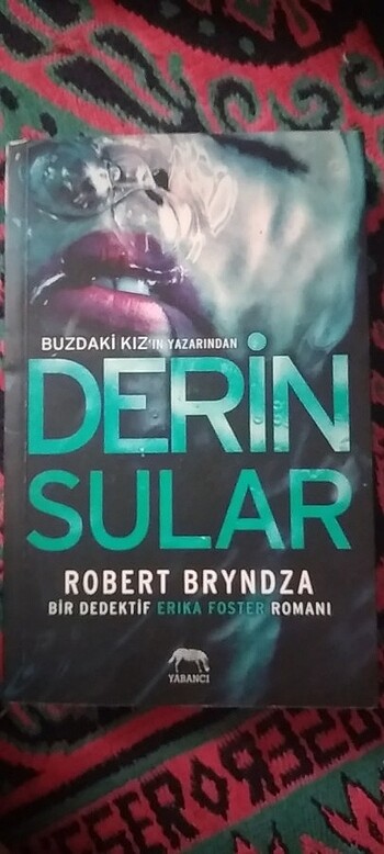 Robert Bryndza-Derin sular kitabı 