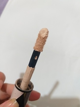 diğer Beden ten rengi Renk loreal Infaillible more than concealer 323