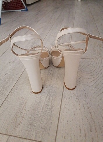 38 Beden Beyaz topuklu ayakkabı 