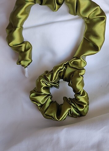 Taç toka ile scrunchies 