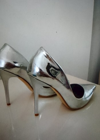 Gri Metal Tokalı Stiletto Topuklu Kadın Ayakkabı - Görsel 2