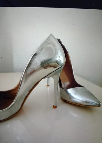 Gri Metal Tokalı Stiletto Topuklu Kadın Ayakkabı - Görsel 3