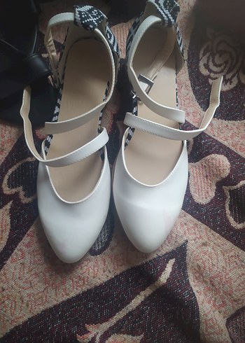 Bej Yılan Desenli Tokalı Kadın Sandalet - Görsel 2