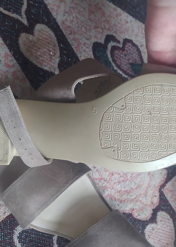 Gri Süet Dolgu Topuklu Kadın Sandalet - Görsel 3