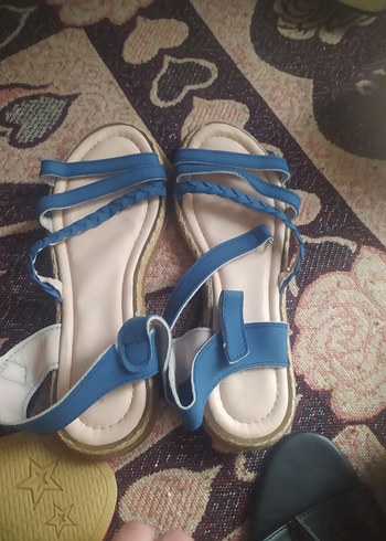 Mavi Yılan Desenli Kadın Dolgu Topuklu Sandalet - Görsel 2