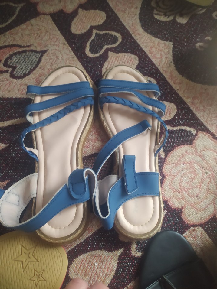 Mavi Yılan Desenli Kadın Dolgu Topuklu Sandalet - Görsel 2