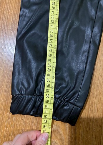 Kadın Siyah Deri Beli Kemerli Dar Paça Pantolon - Görsel 3