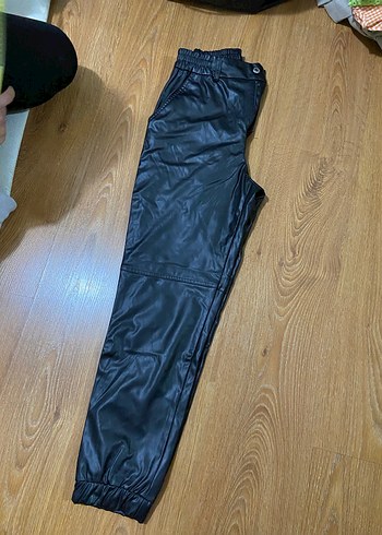 Kadın Siyah Deri Beli Kemerli Dar Paça Pantolon - Görsel 2