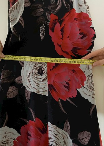 Çiçek Desenli Uzun Askılı Drapeli Elbise - Görsel 5