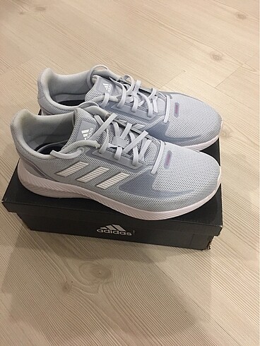 Adidas spor ayakkabı