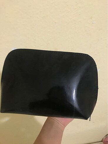 Siyah makyaj çantası