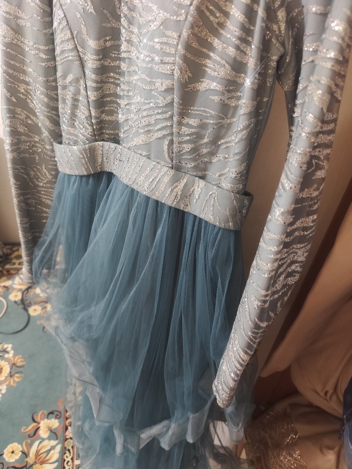 Gri Uzun Kollu Kürklü Desenli Kadın Abiye Elbise - Görsel 3