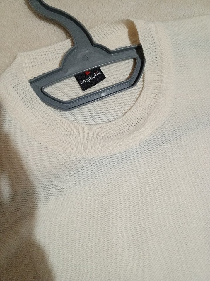 Düğmeli Beyaz Bisiklet Yaka Kadın Kazak - Görsel 3