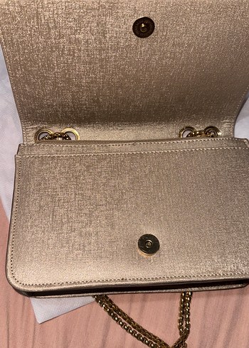 Zincir Detaylı Altın Rengi Deri Kadın Çanta - Görsel 3