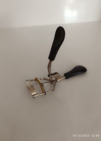 Altın Renk Kirpik Kıvırıcı - Görsel 3