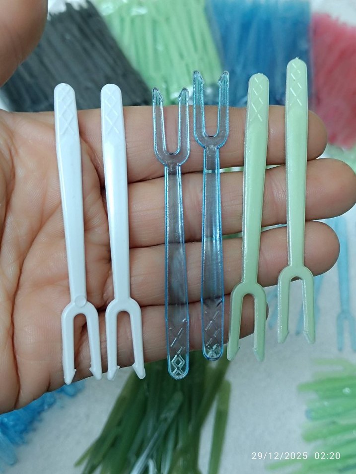 Renkli Plastik Parti Çatalı - Görsel 2