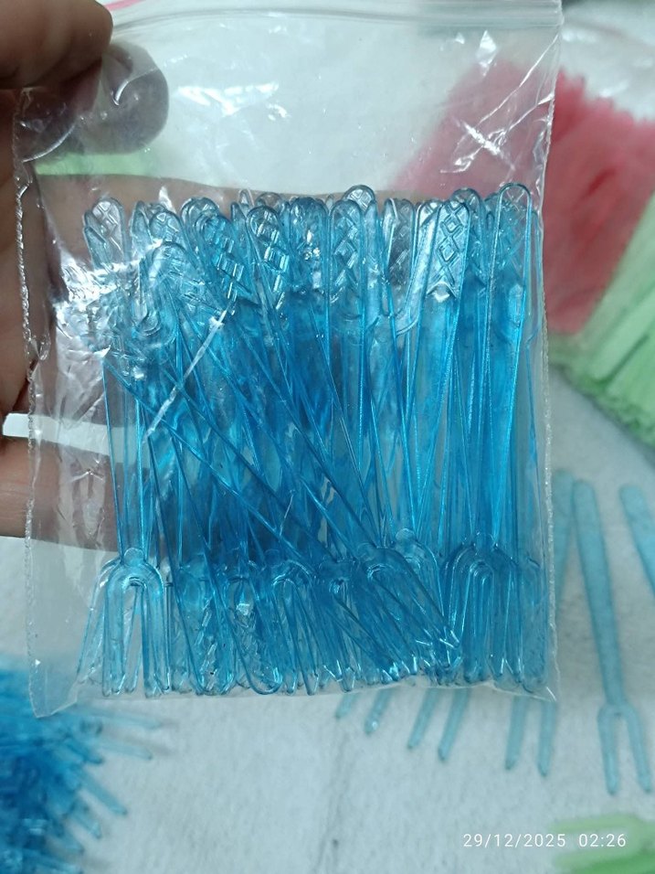 Renkli Plastik Parti Çatalı - Görsel 3