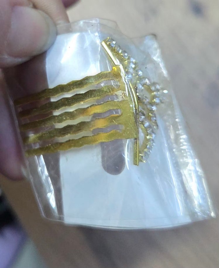 Altın Renkli Parlak Taşlı Saç Tokası - Görsel 4