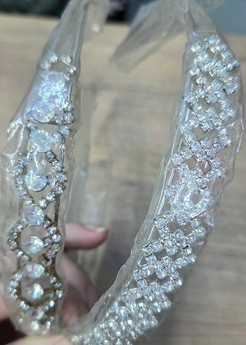 Parlak Beyaz Payetli Gelin Tacı - Görsel 4