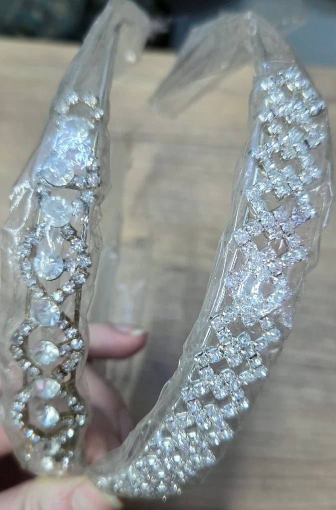 Parlak Beyaz Payetli Gelin Tacı - Görsel 4