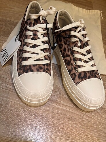 Orjinal Zara leopar spor ayakkabı
