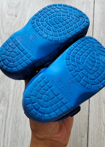 19 Beden Mavi Erkek Çocuk Kaydırmaz Sandalet
