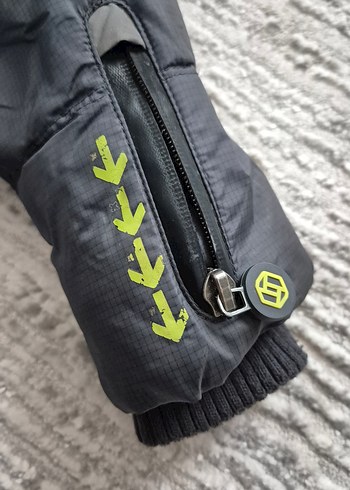 Erkek Çocuk Gri Kürklü Kapüşonlu Mont - Görsel 4