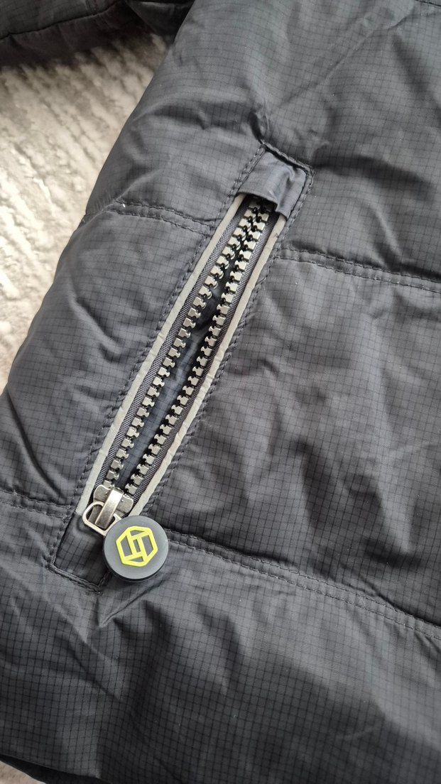 Erkek Çocuk Gri Kürklü Kapüşonlu Mont - Görsel 3