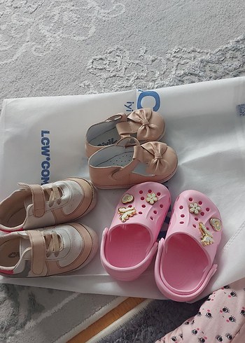 21 Beden Düğmeli Nakışlı Pembe Kız Çocuk Terliği