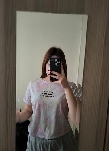 Batik desenli crop tişört