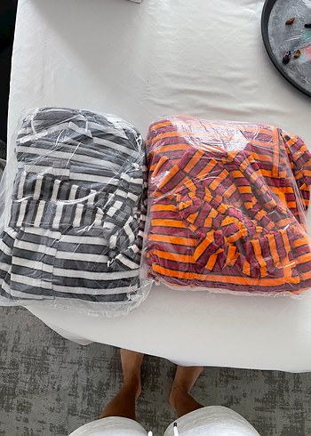 Çok Renkli Zebra Desenli Bornoz ve Peştemal