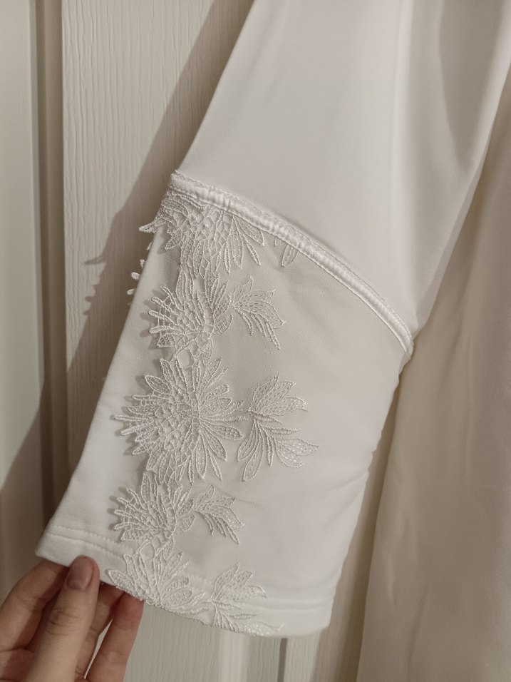 Nakış Detaylı Beyaz Uzun Kollu Kadın Sabahlık - Görsel 3