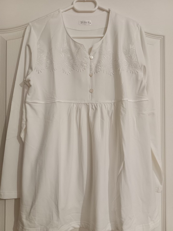 Nakış Detaylı Beyaz Uzun Kollu Kadın Sabahlık - Görsel 2