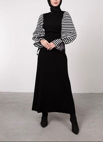 Siyah Beyaz Çizgili Kol Detaylı Triko Elbise ? Modern ve Şık - Görsel 5