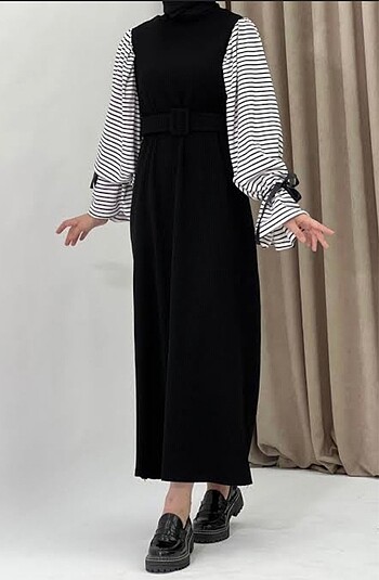 Siyah Beyaz Çizgili Kol Detaylı Triko Elbise ? Modern ve Şık - Görsel 9